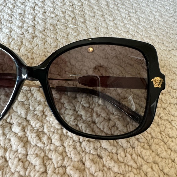 Versace VE 4390 Oversized Sunglasses - Picture 3 of 6